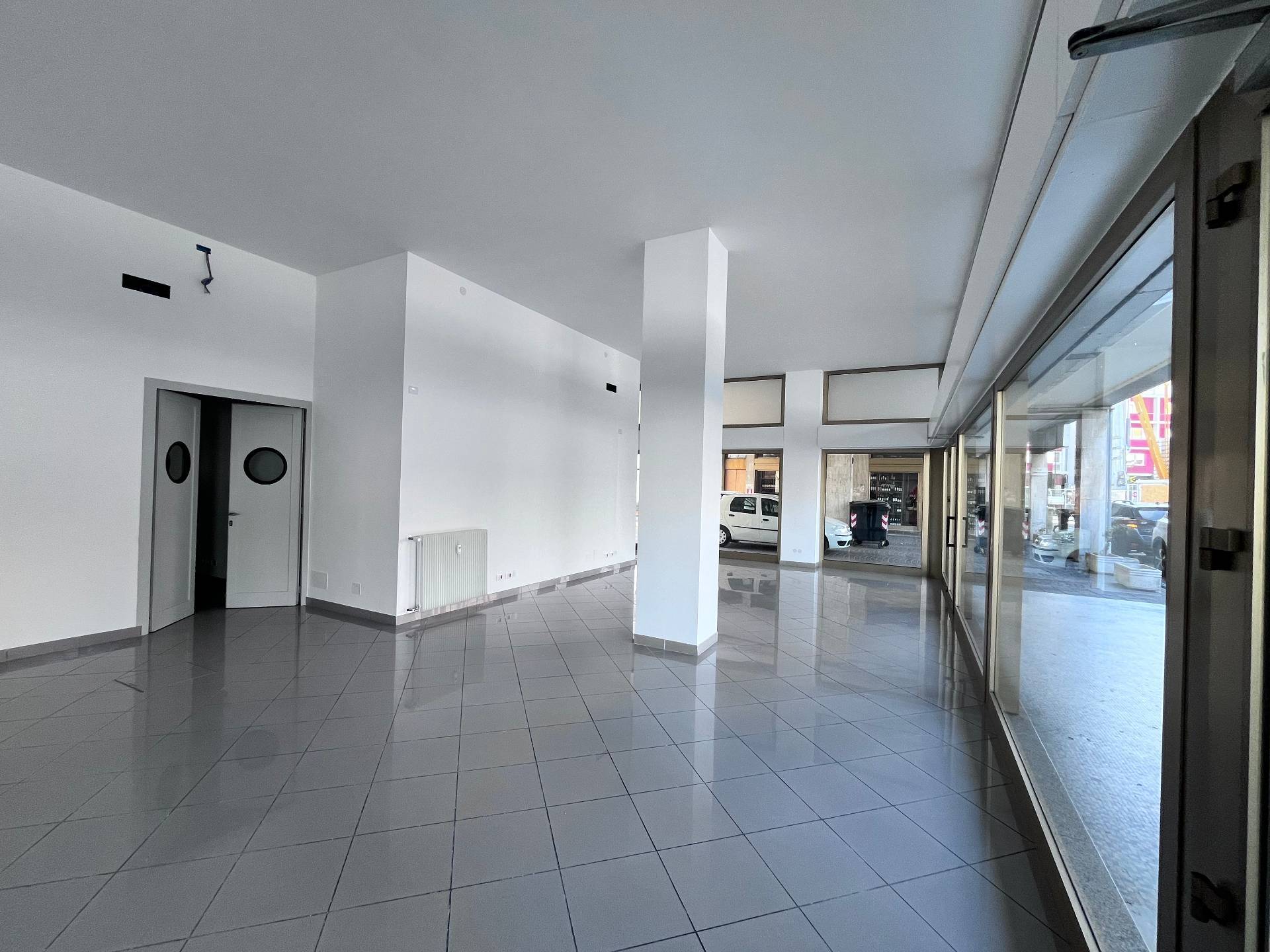 Locale commerciale in affitto a Pordenone, Centro
