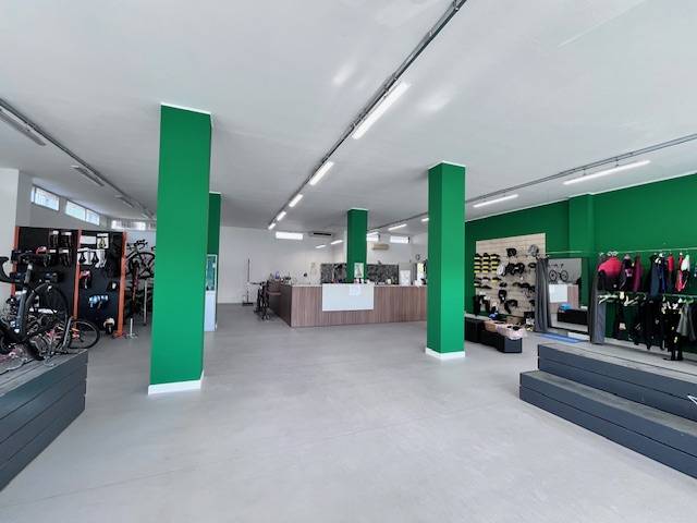 Locale commerciale in vendita a Pordenone, Torre