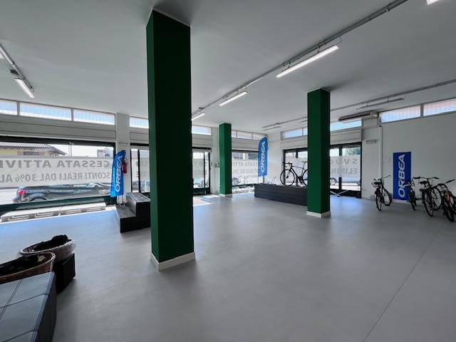 Locale commerciale in vendita a Pordenone, Torre