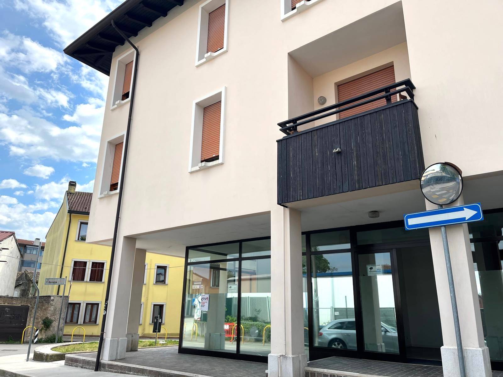 Locale commerciale in vendita a Pordenone, Torre
