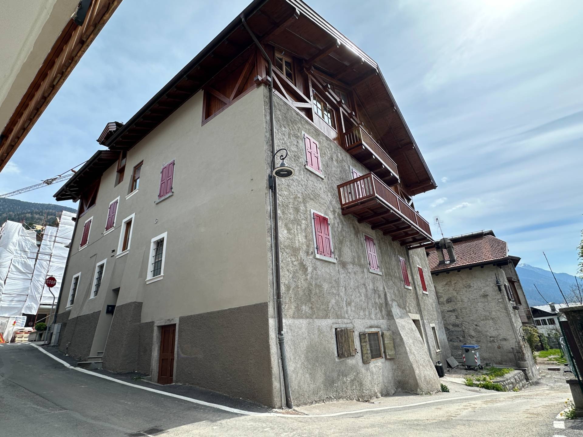 Locale commerciale in vendita a Giustino