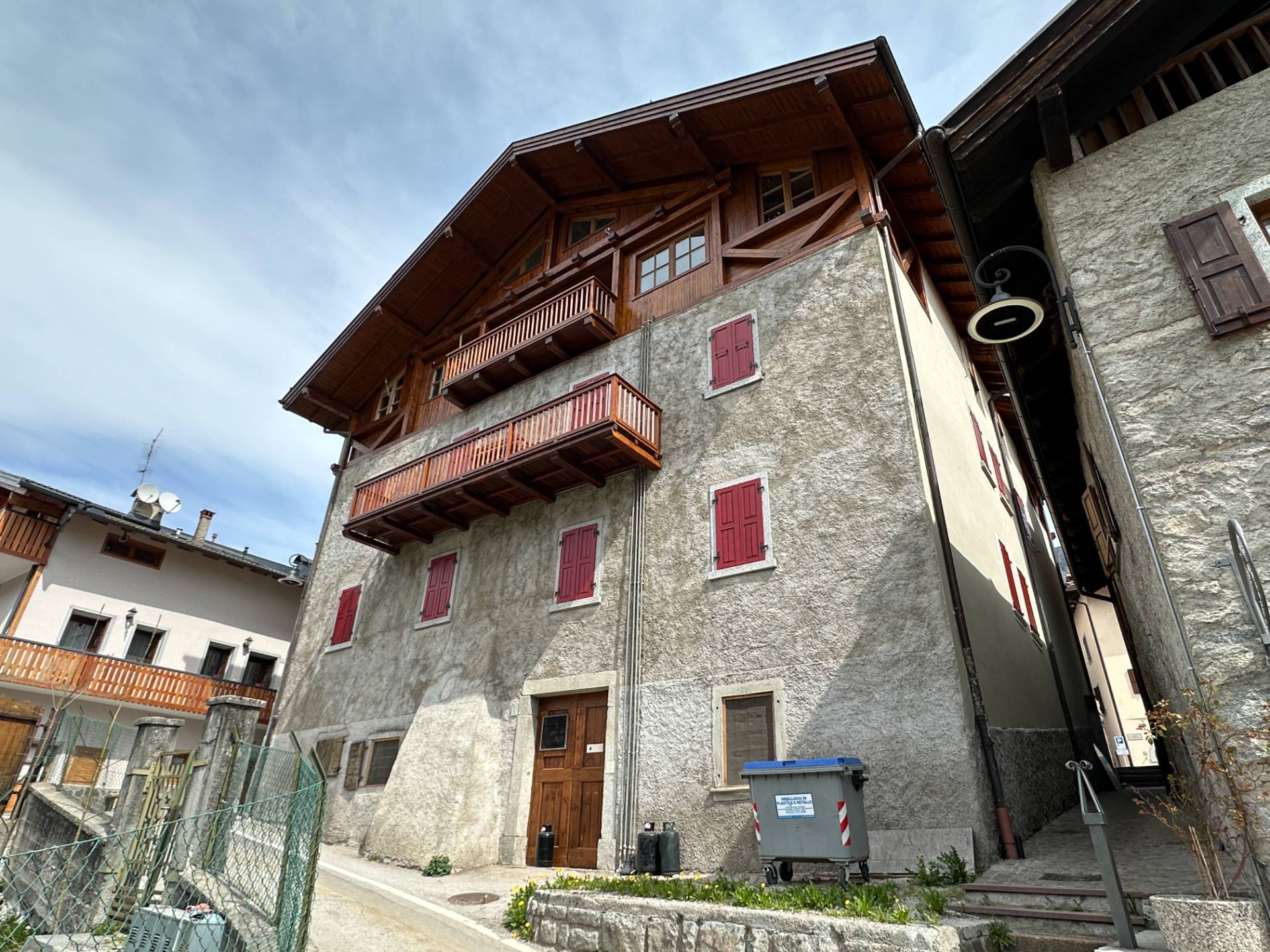 Locale commerciale in vendita a Giustino