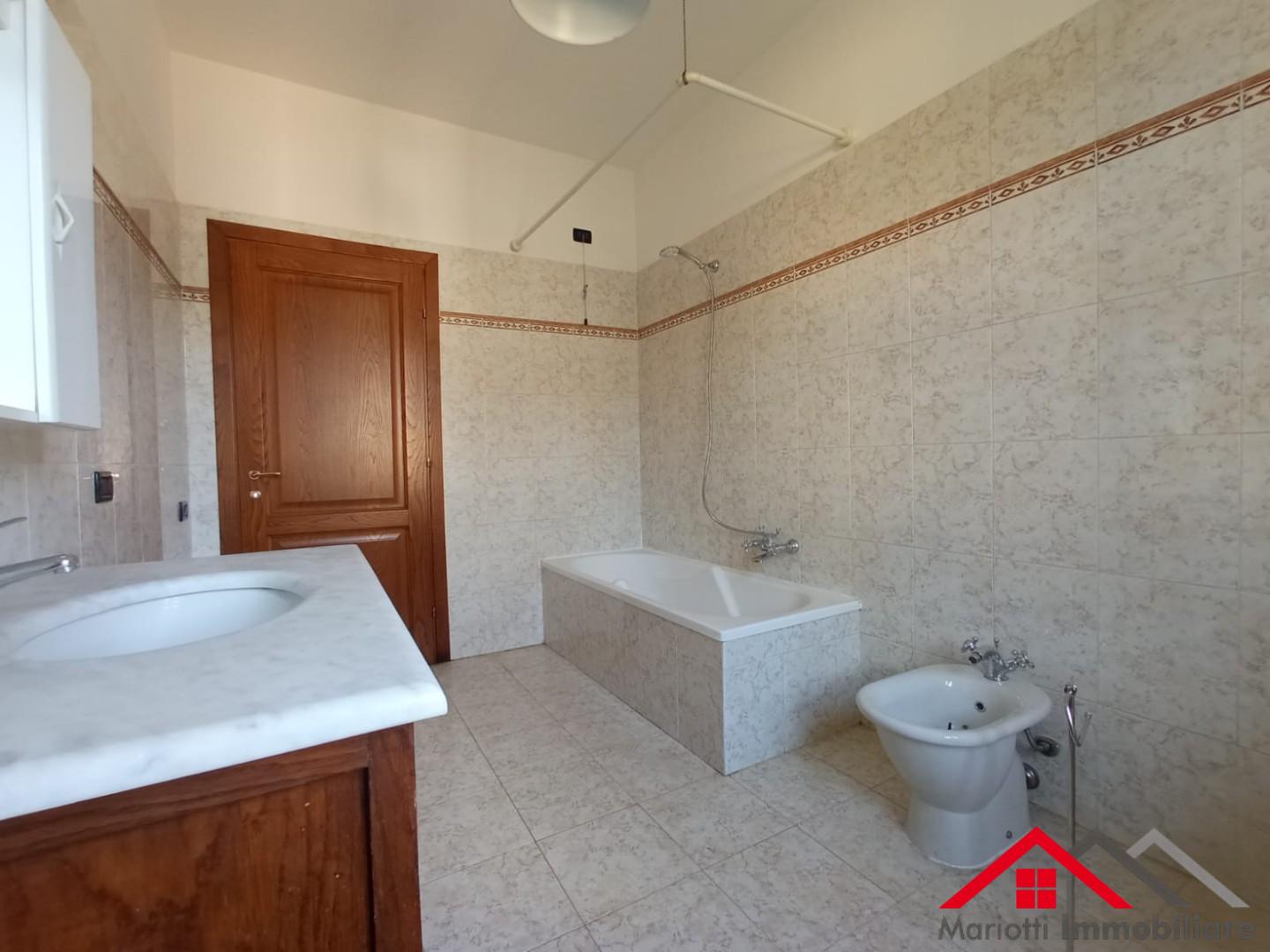 Villa con giardino a Vecchiano