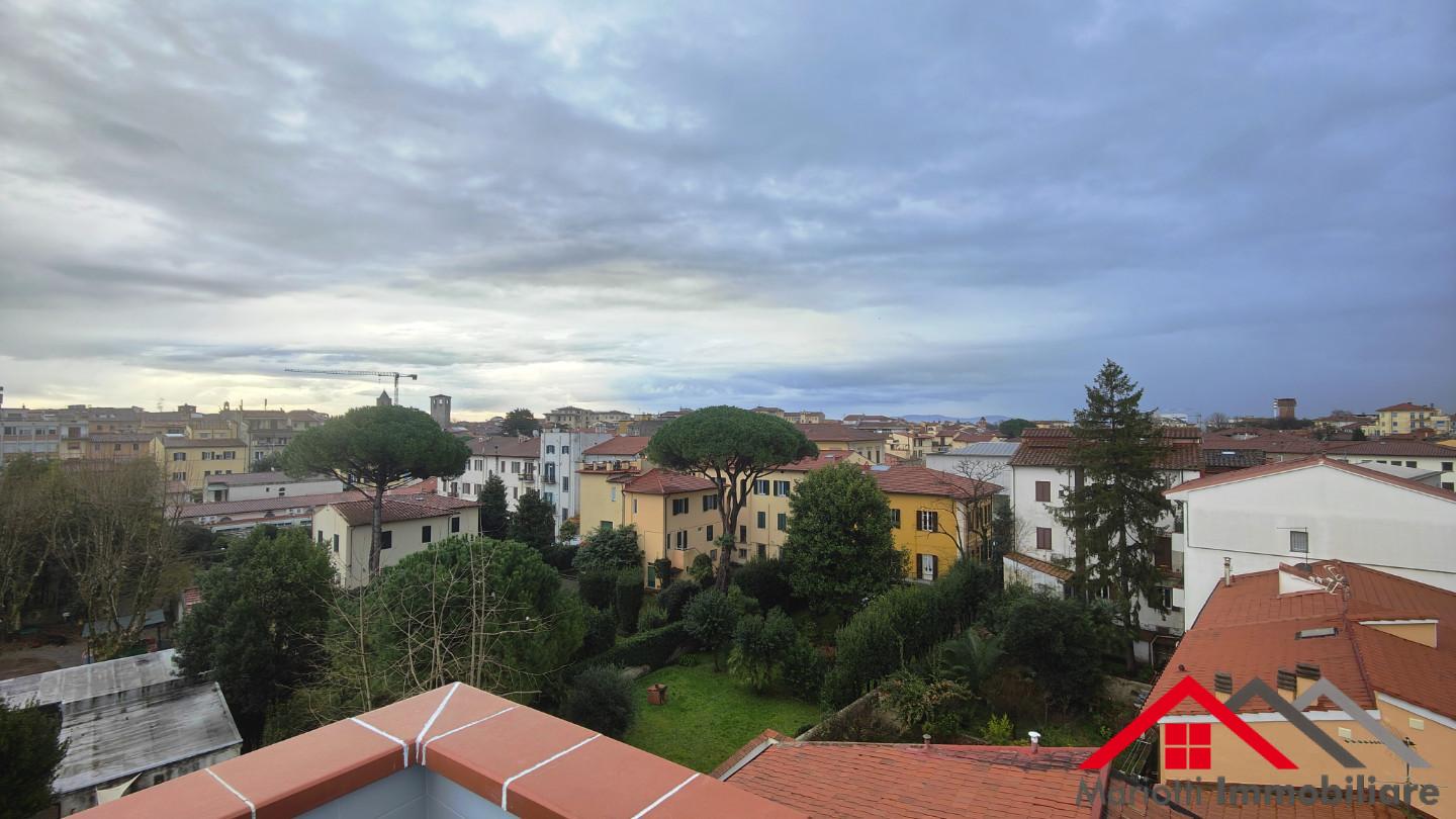 Attico con terrazzo, Pisa santa maria