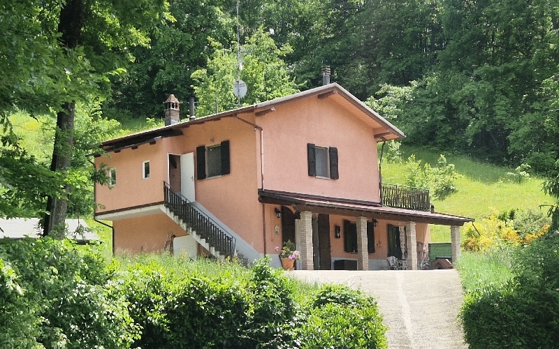 Villa con giardino a Zocca