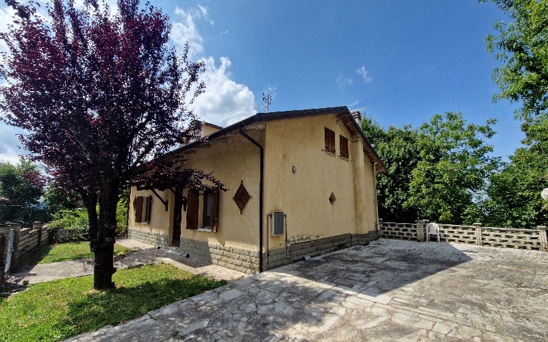 Villa con giardino a Guiglia