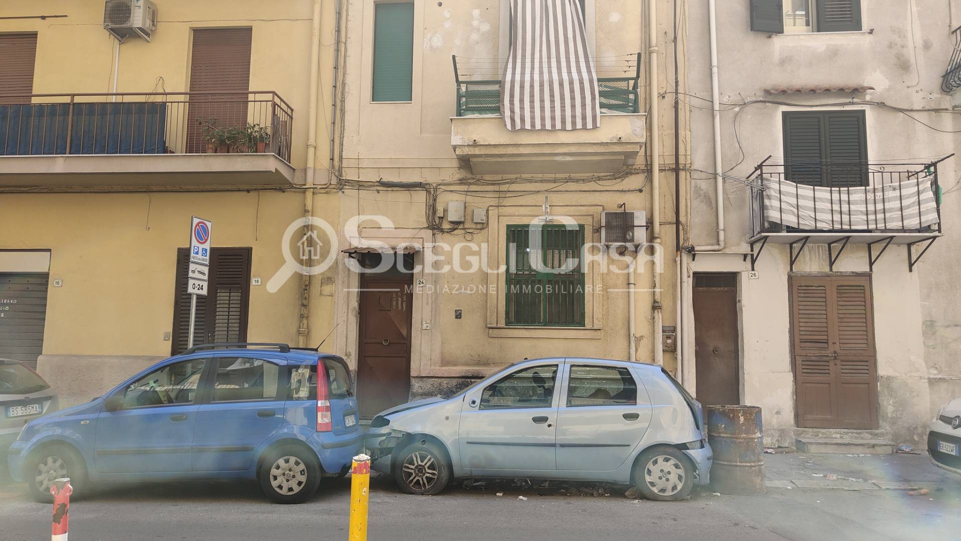 Trilocale con terrazzo, Palermo noce