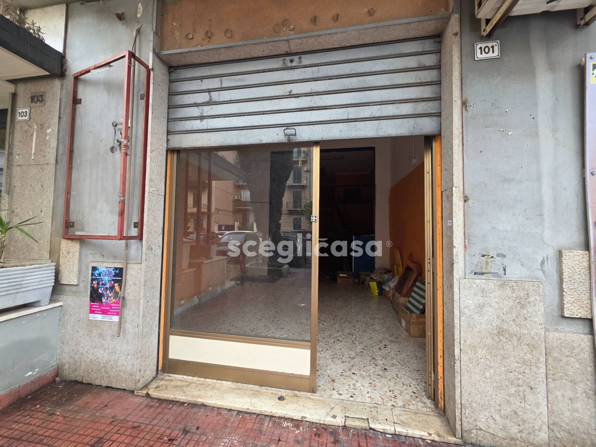 Locale commerciale in vendita a Palermo, Parisio
