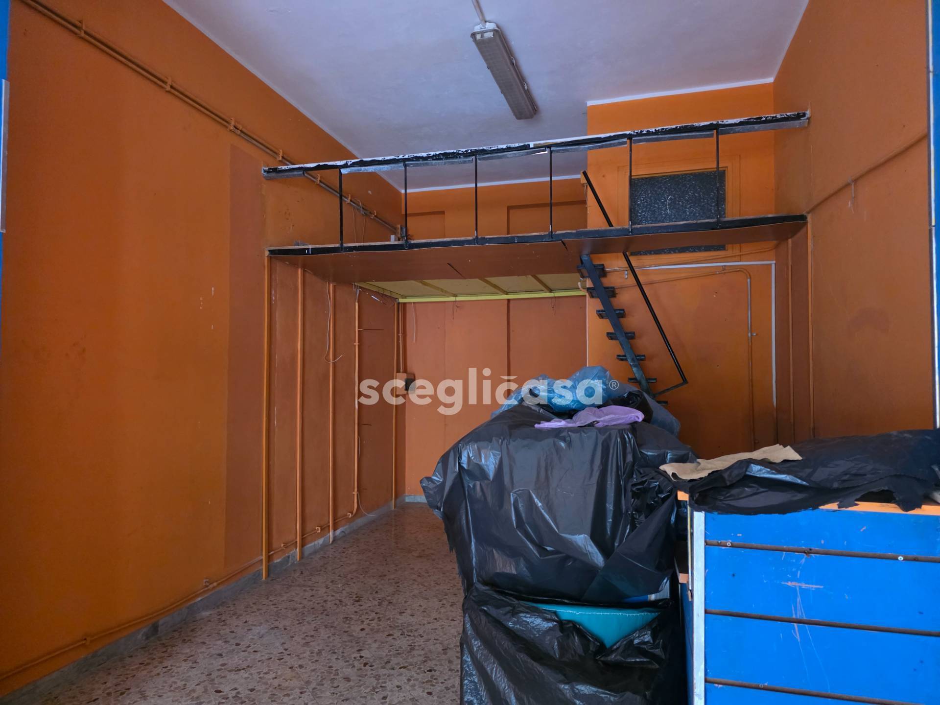 Locale commerciale in vendita a Palermo, Parisio