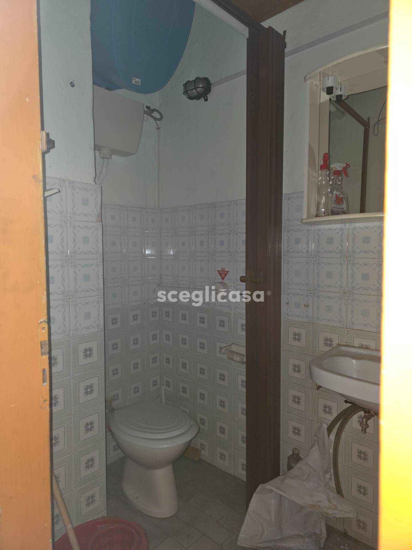 Locale commerciale in vendita a Palermo, Parisio