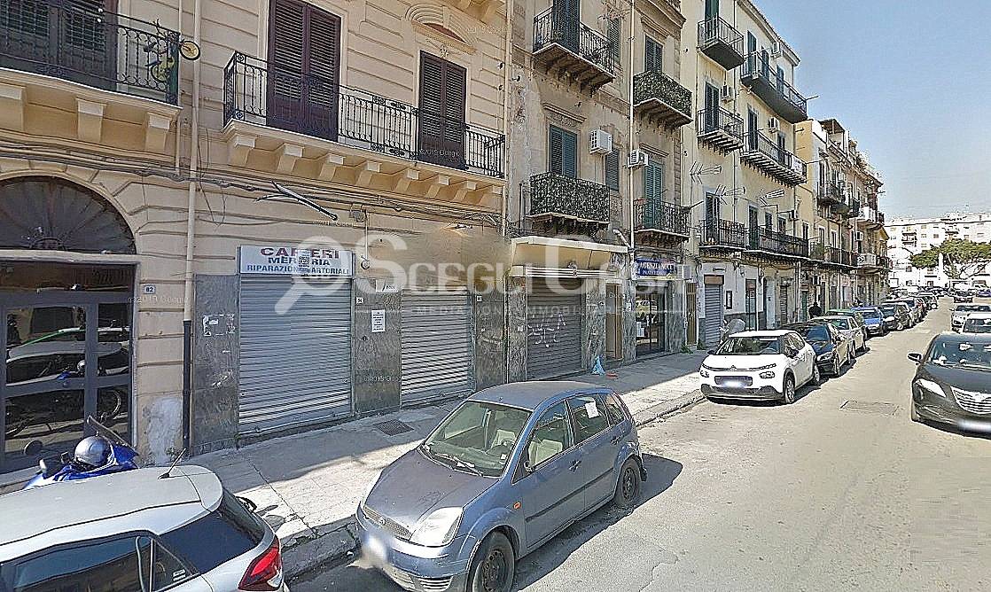Locale commerciale in affitto a Palermo, Noce