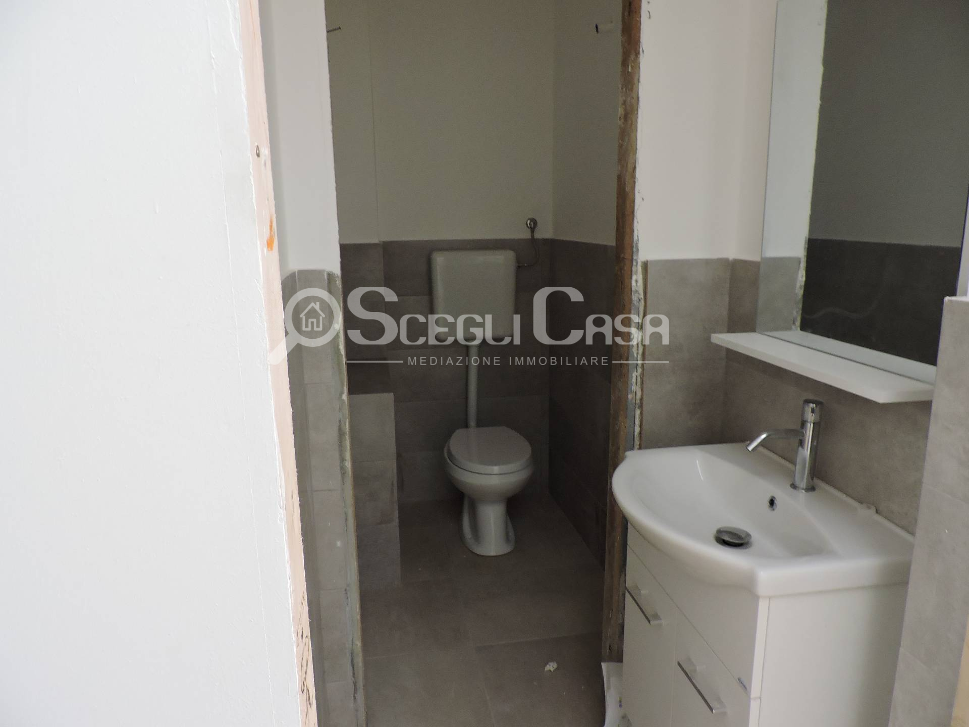 Locale commerciale in affitto a Palermo, Noce