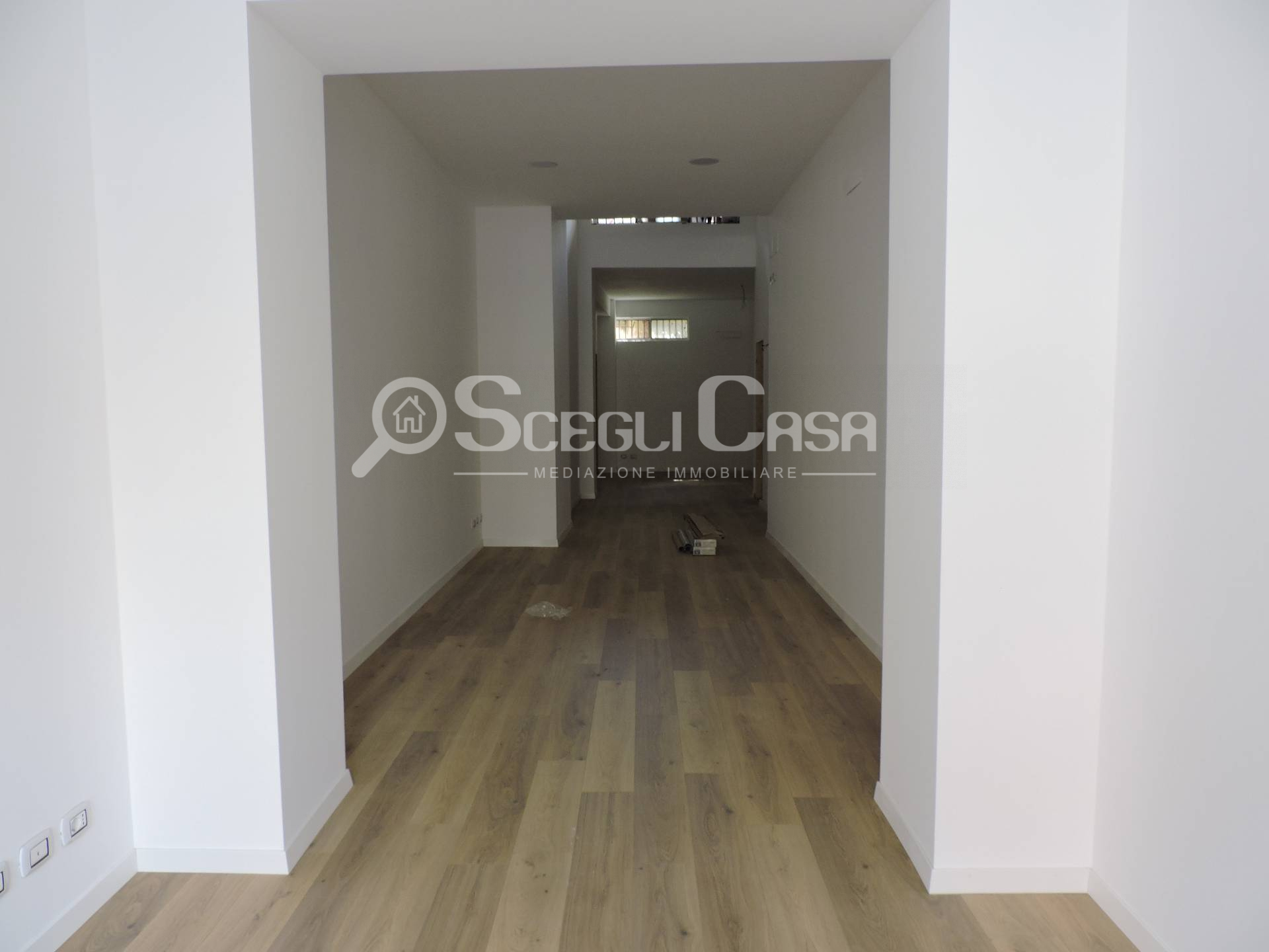 Locale commerciale in affitto a Palermo, Noce