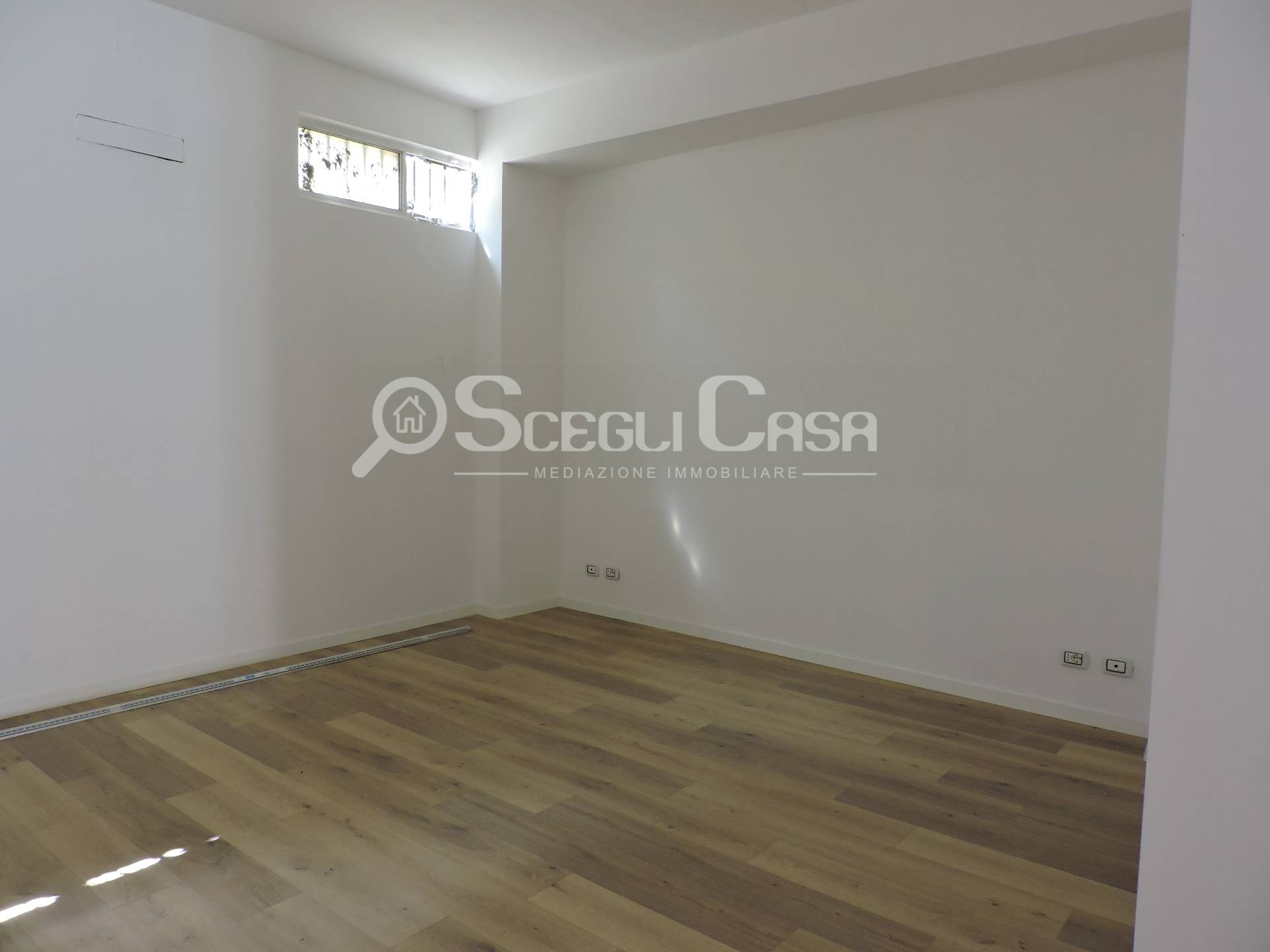 Locale commerciale in affitto a Palermo, Noce