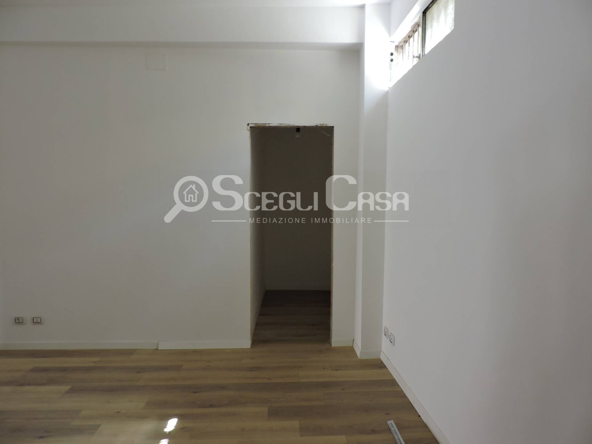 Locale commerciale in affitto a Palermo, Noce