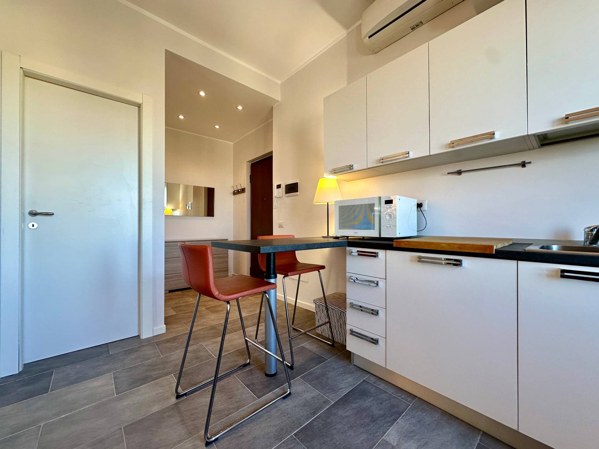 2 locali in affitto a Milano, Centrale