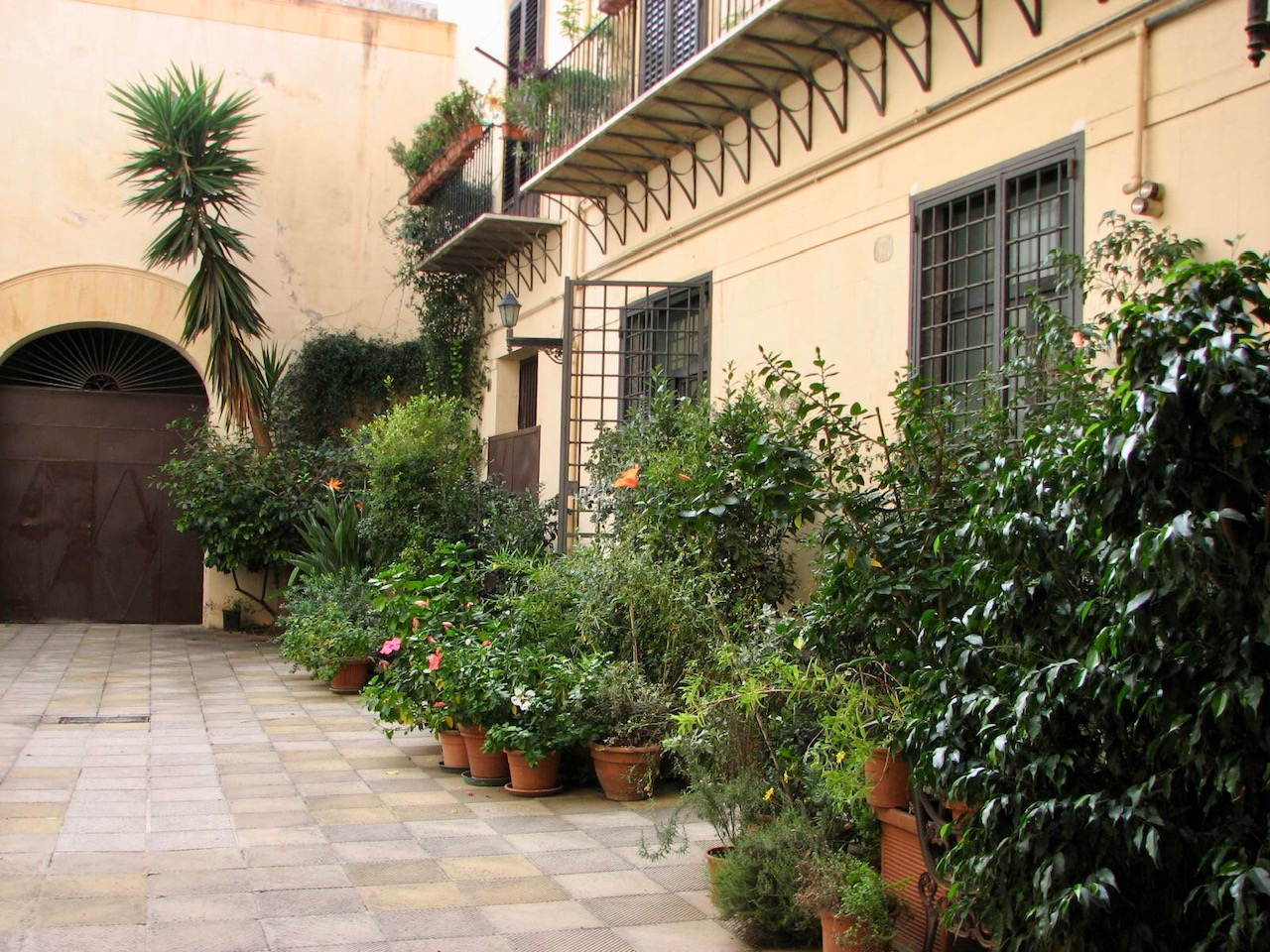 4 o pi locali in vendita a Palermo