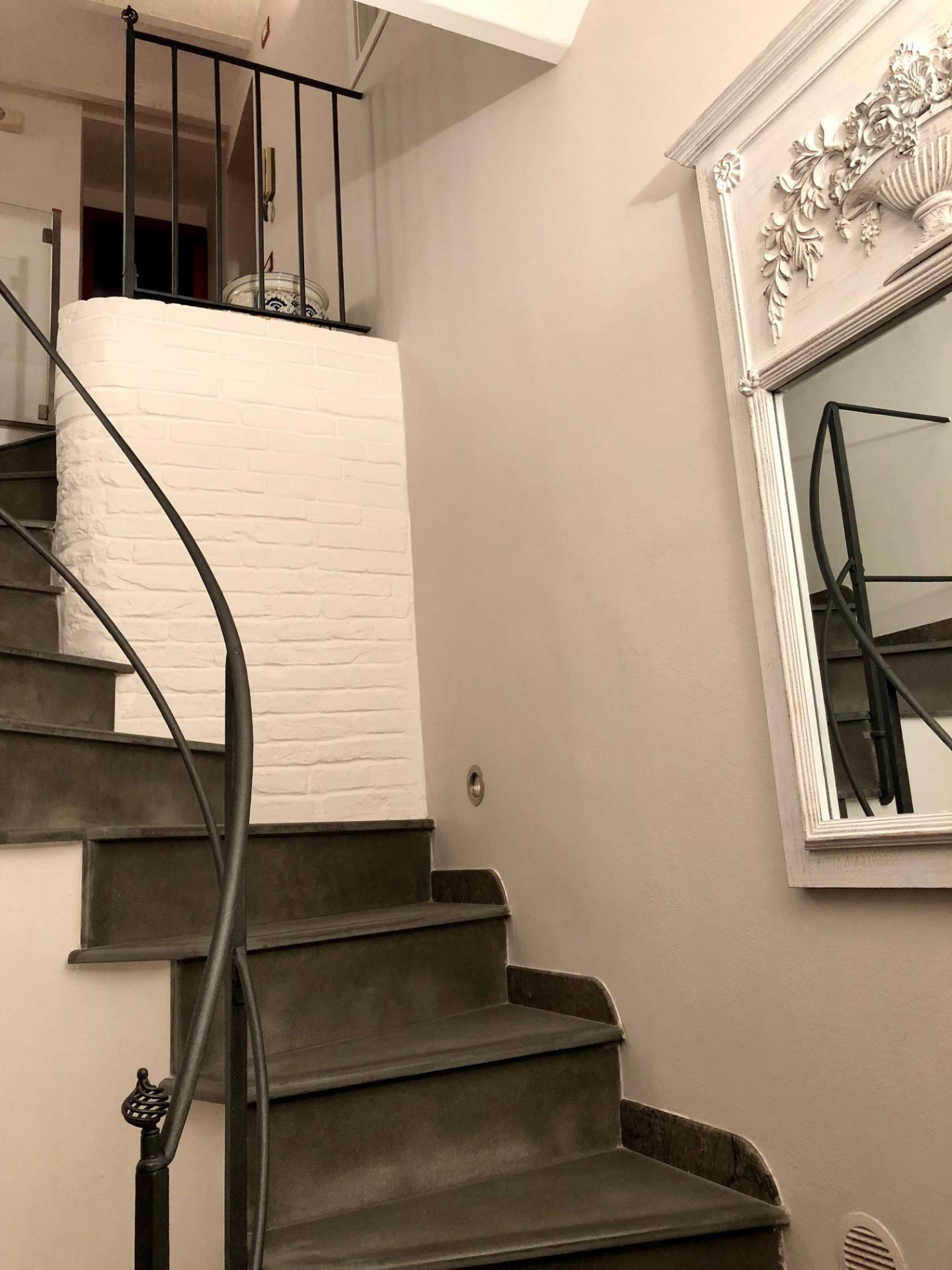 4 o pi locali in vendita a Palermo