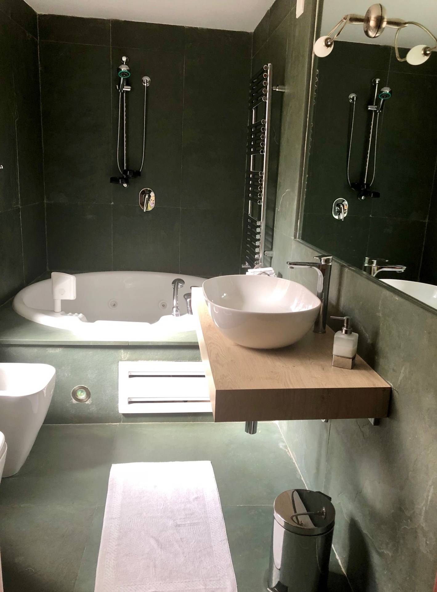 4 o pi locali in vendita a Palermo