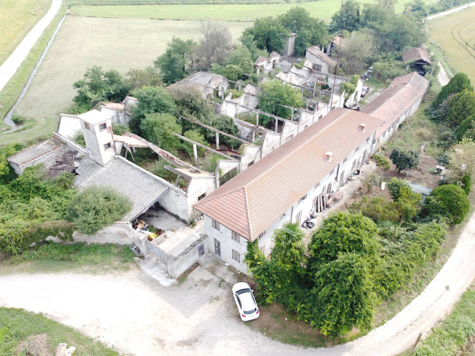 Rustico/Casale/Corte in vendita a Vigevano, Sforzesca