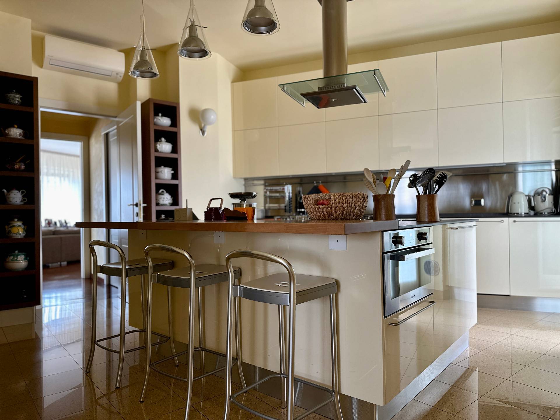 4 o pi locali in affitto a Milano, Washington