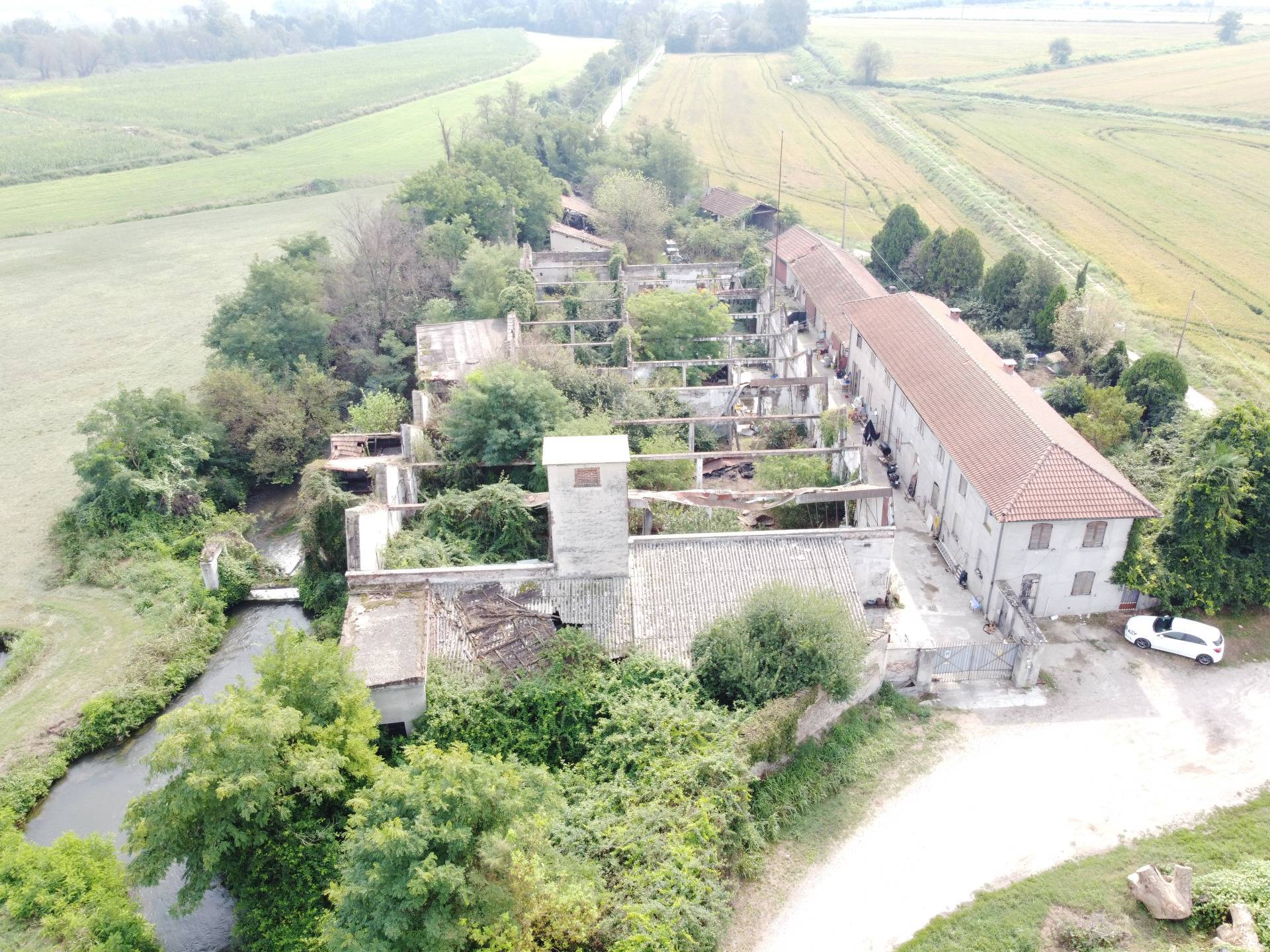 Rustico/Casale/Corte in vendita a Vigevano, Sforzesca