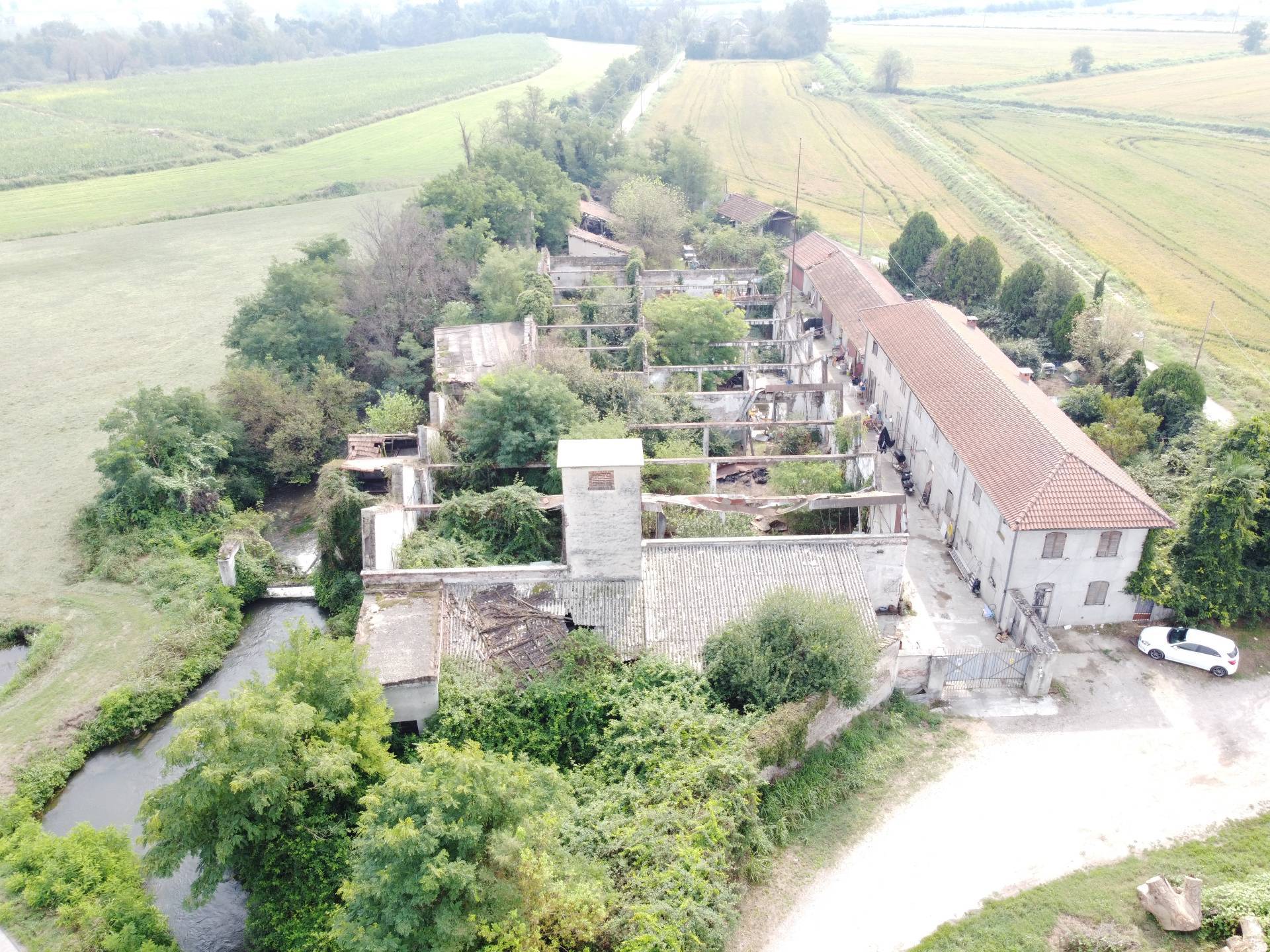 Rustico/Casale/Corte in vendita a Vigevano, Sforzesca