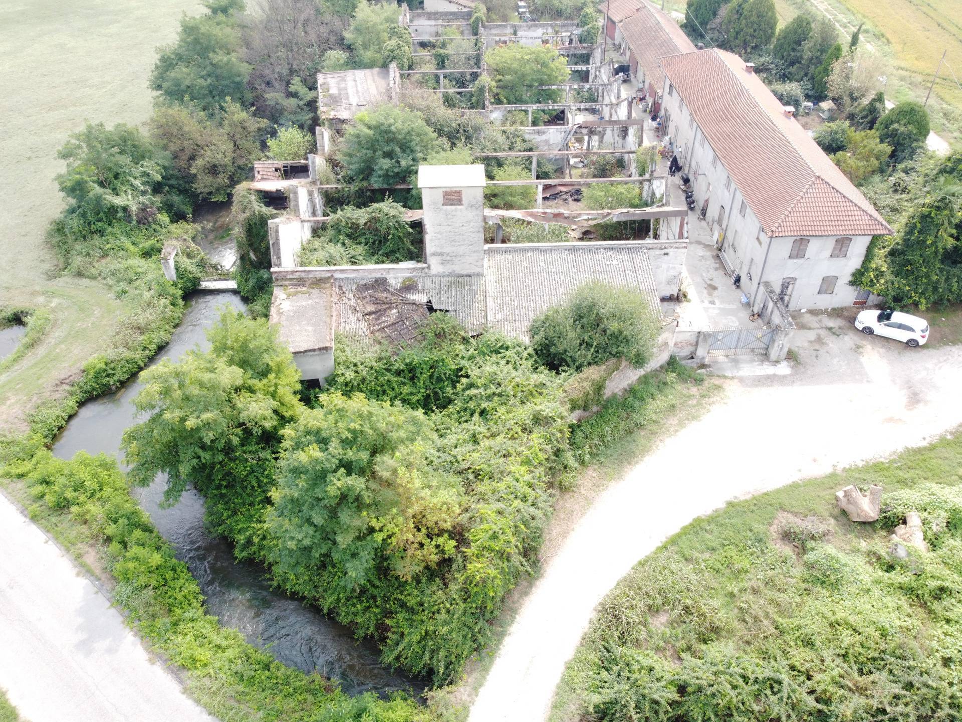 Rustico/Casale/Corte in vendita a Vigevano, Sforzesca
