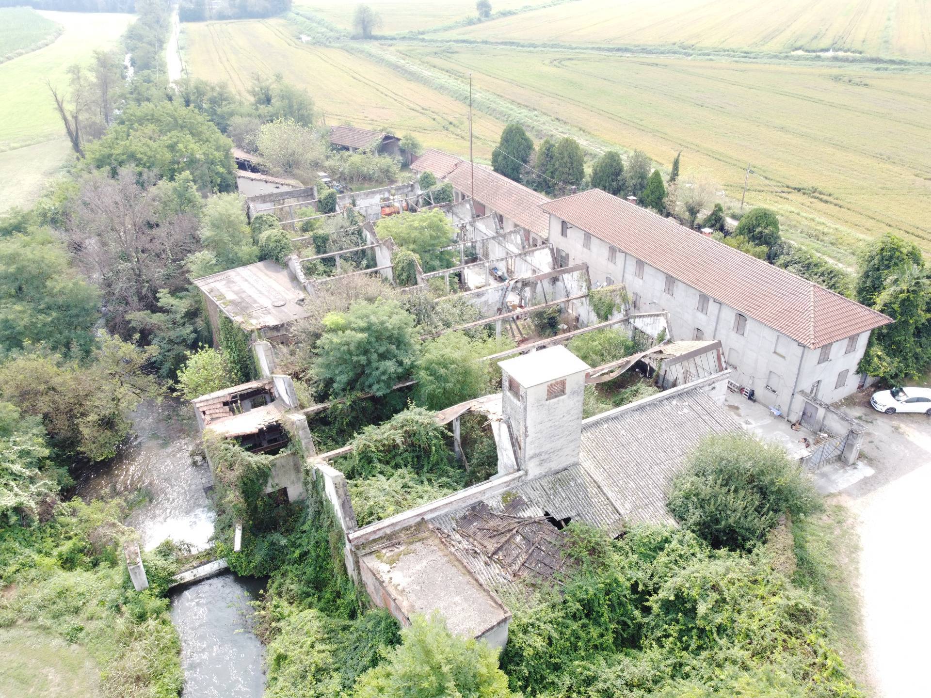 Rustico/Casale/Corte in vendita a Vigevano, Sforzesca