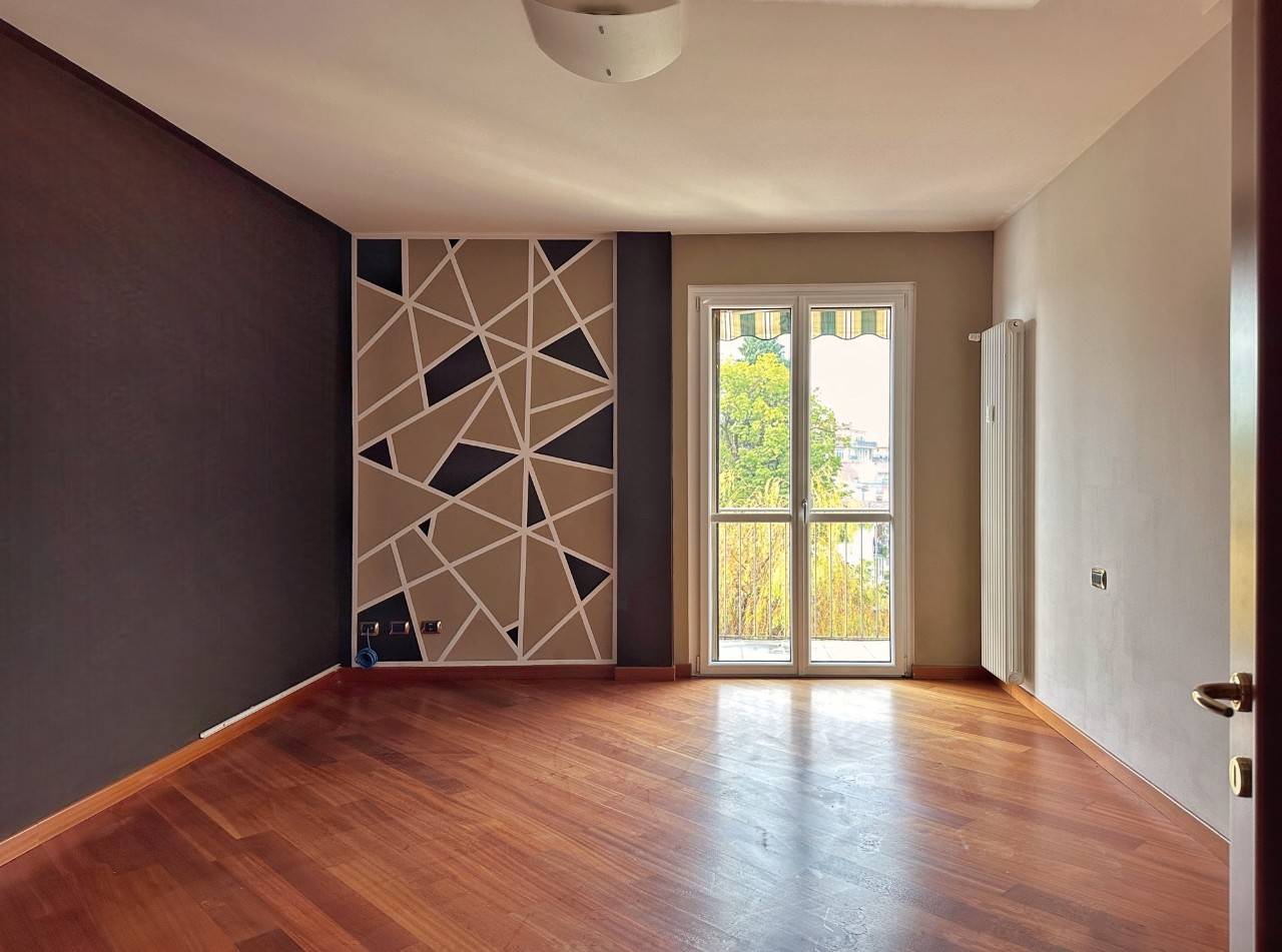 3 locali in vendita a Verbania, Intra centro