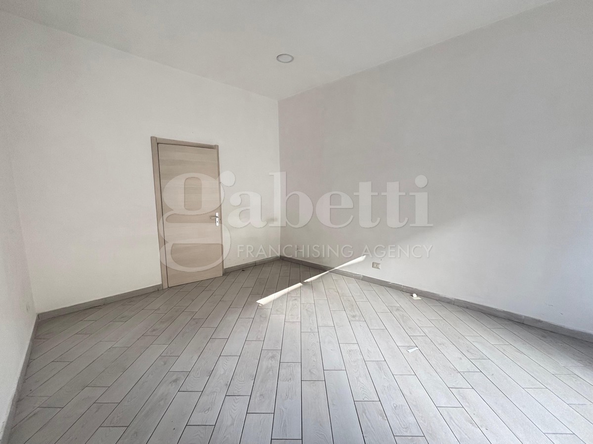 Negozio in affitto a Qualiano