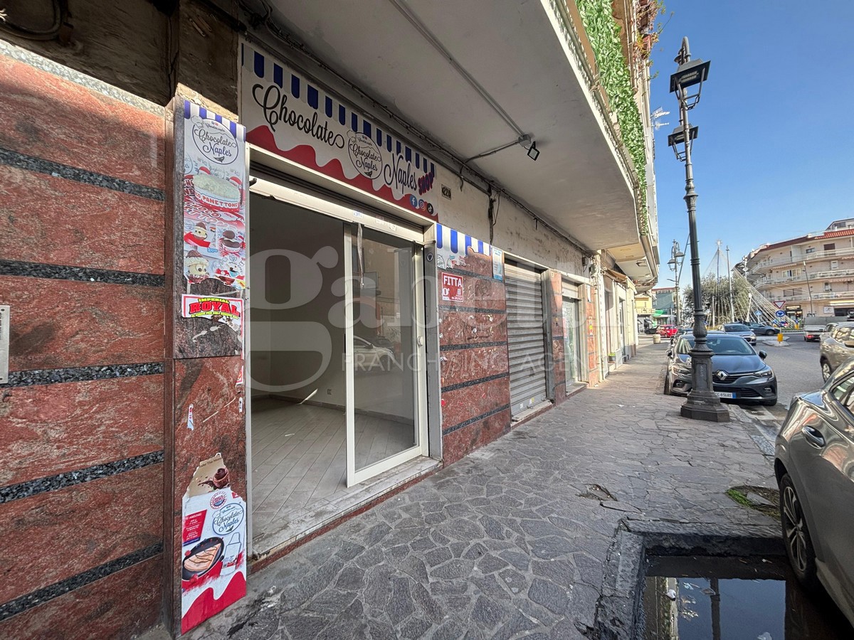 Negozio in affitto a Qualiano