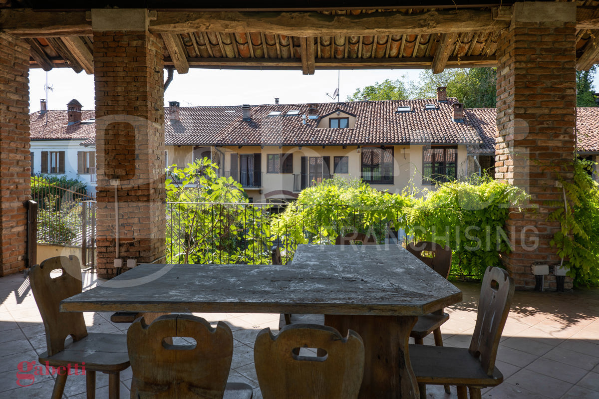 Rustico con giardino a Pino Torinese