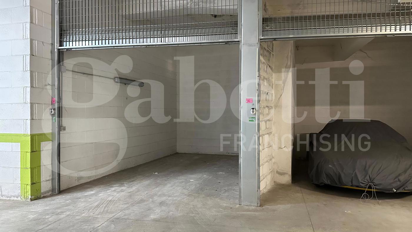 Box/Garage 14mq in vendita a Roma