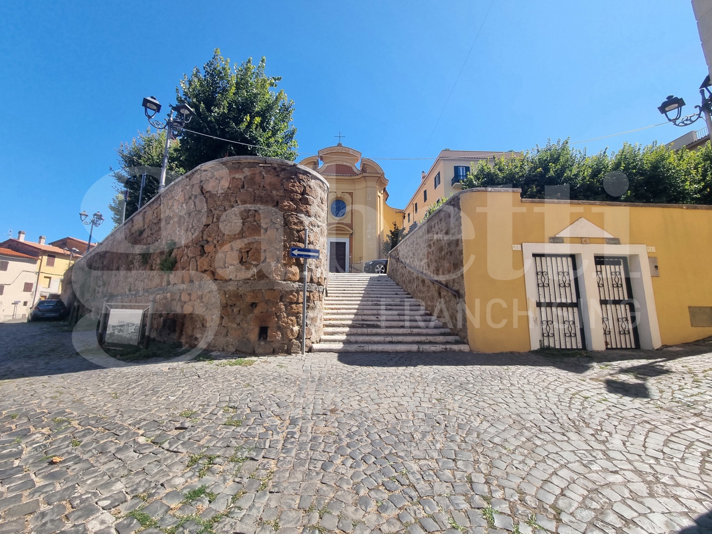 Bilocale da ristrutturare a Colonna