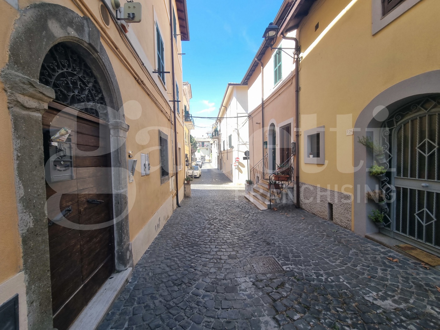 Bilocale da ristrutturare a Colonna