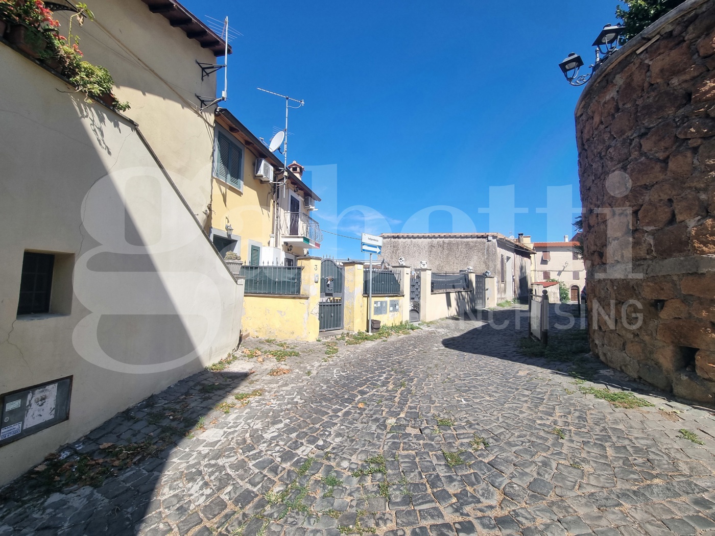 Bilocale da ristrutturare a Colonna