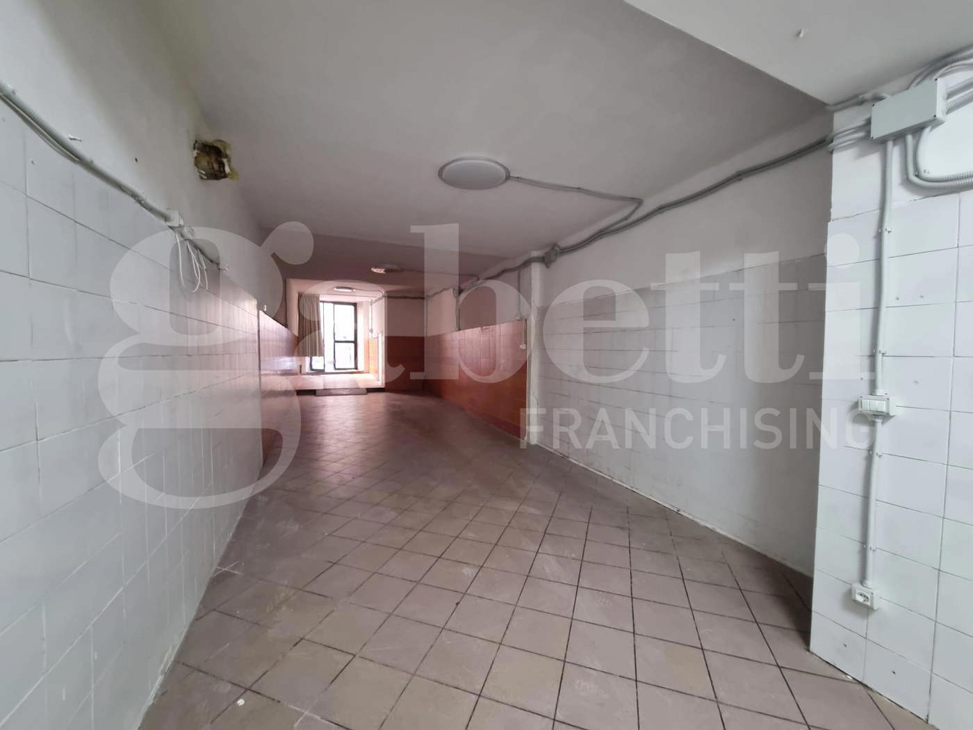 Negozio in vendita a Marino