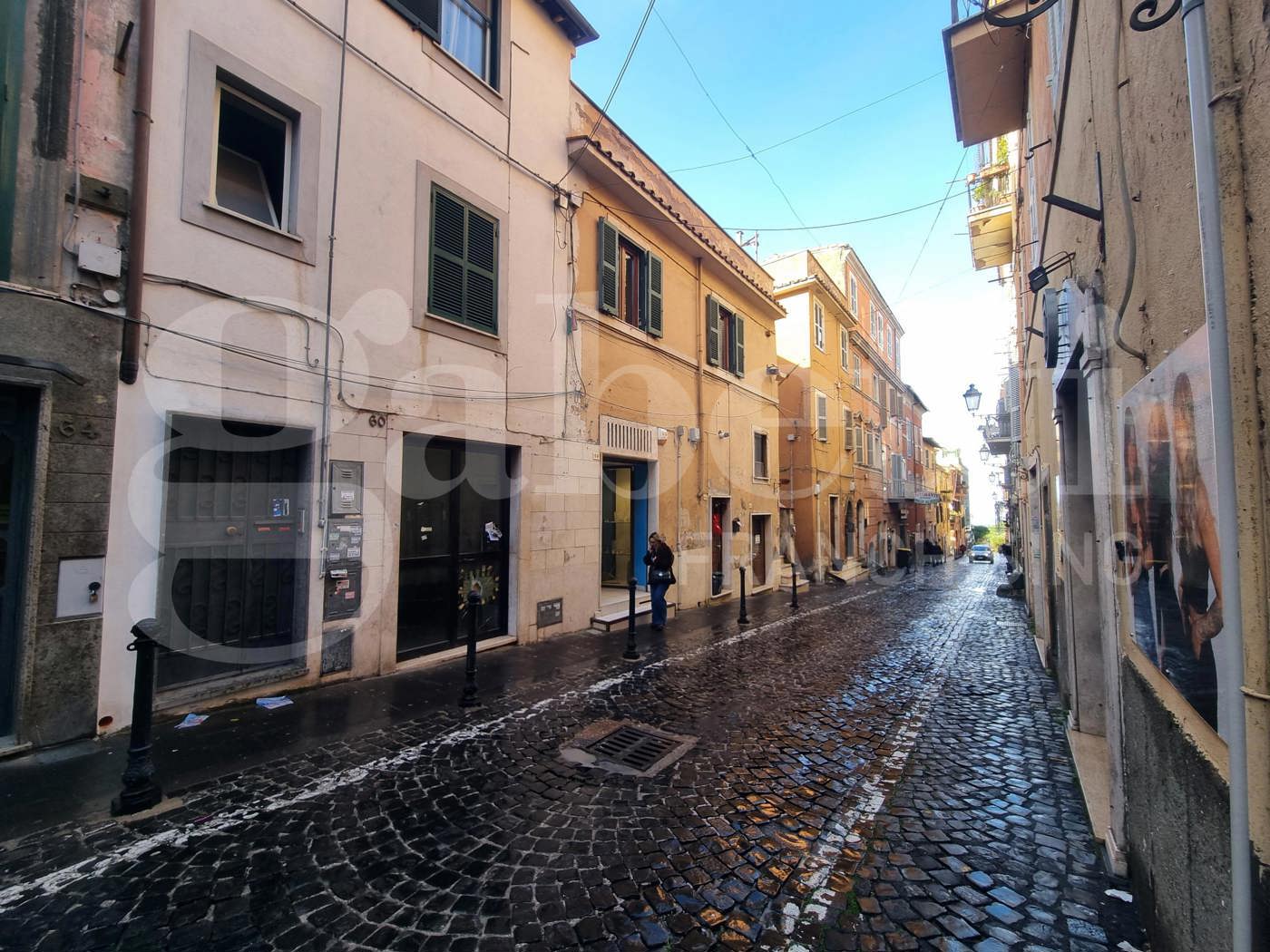 Negozio in vendita a Marino