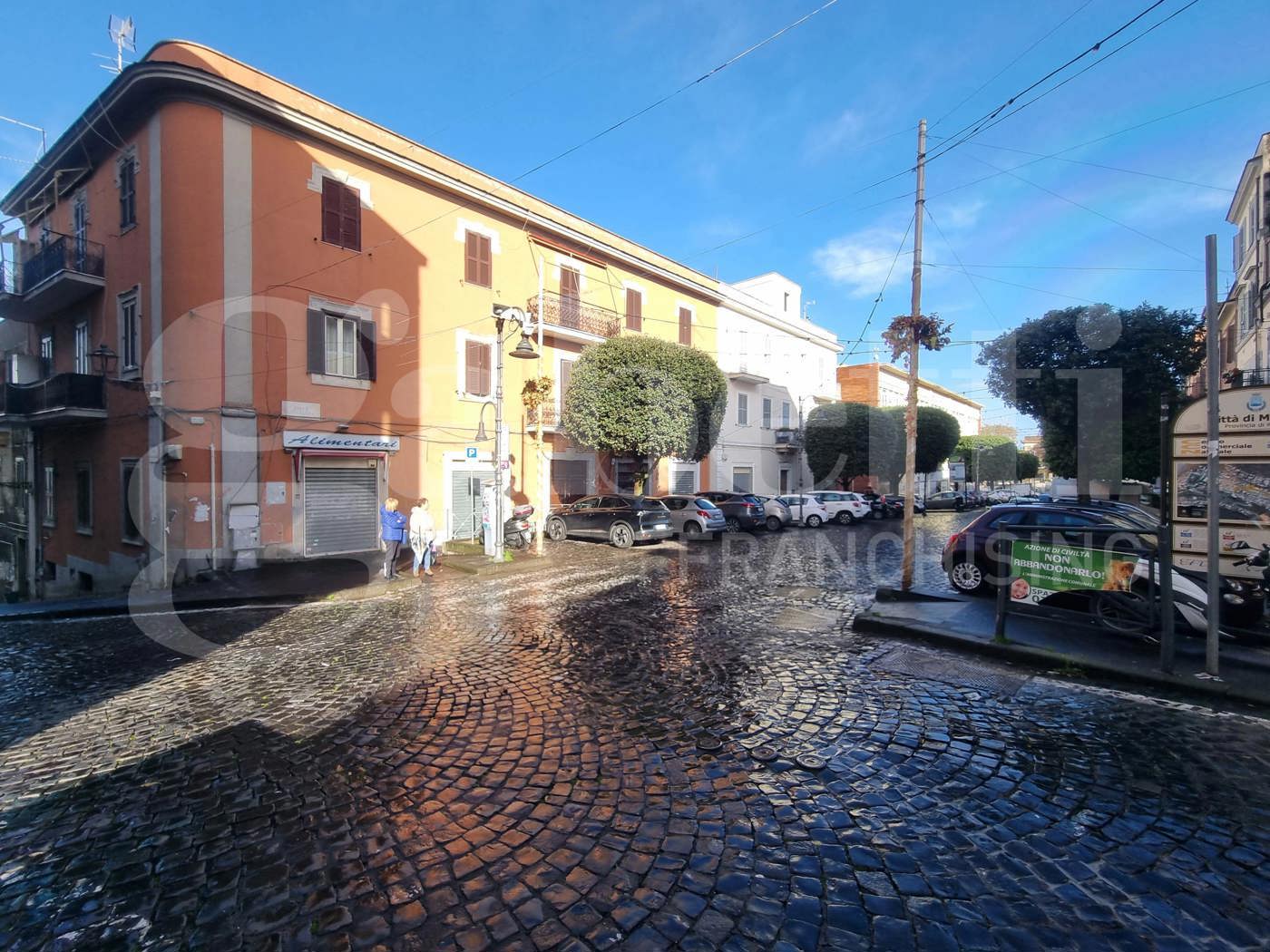 Negozio in vendita a Marino