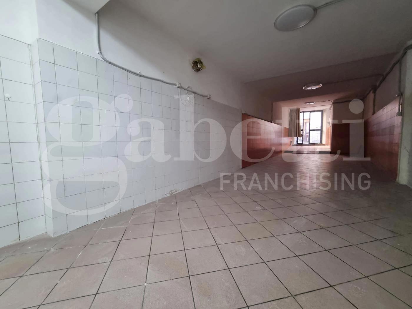 Negozio in vendita a Marino