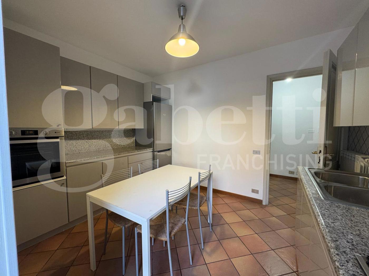 Trilocale con box a Frascati