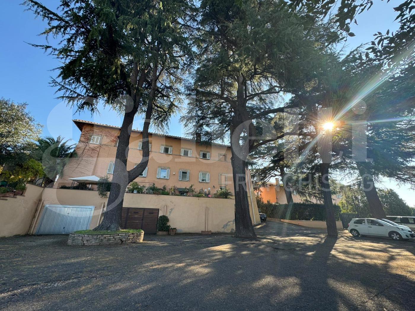 Trilocale con box a Frascati