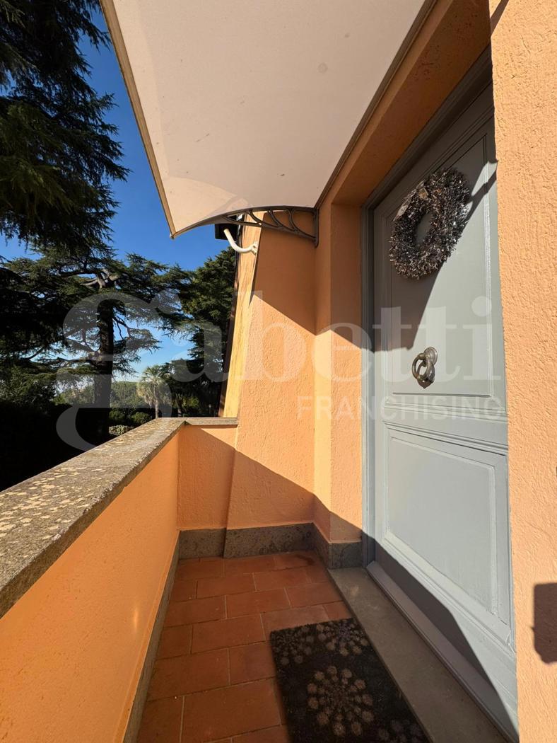 Trilocale con box a Frascati