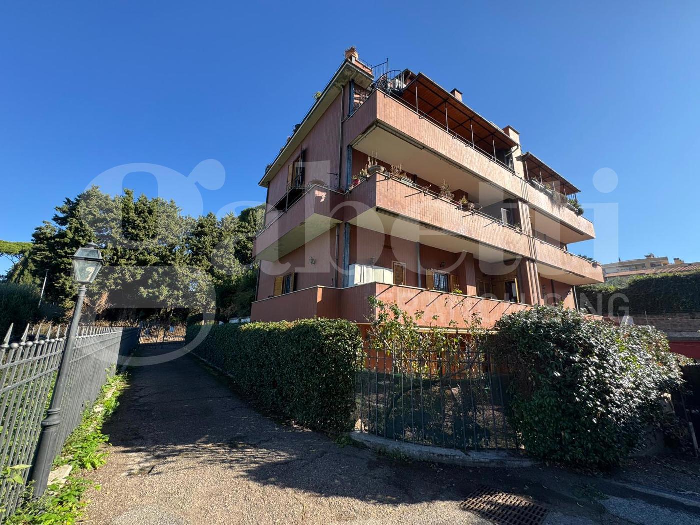 Trilocale con box doppio a Grottaferrata