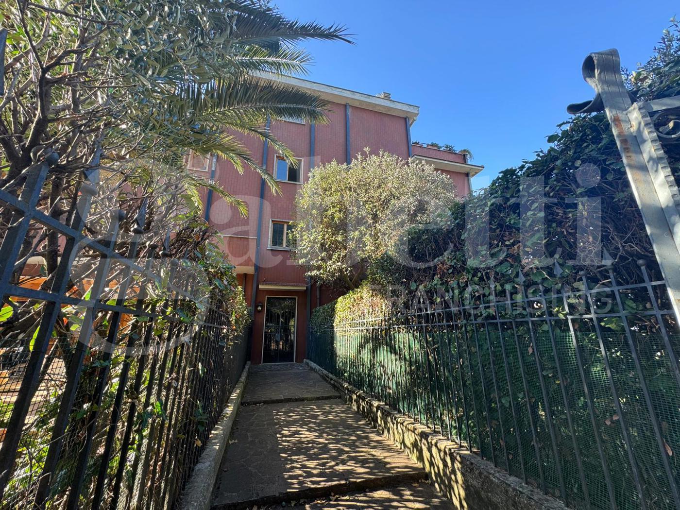 Trilocale con box doppio a Grottaferrata