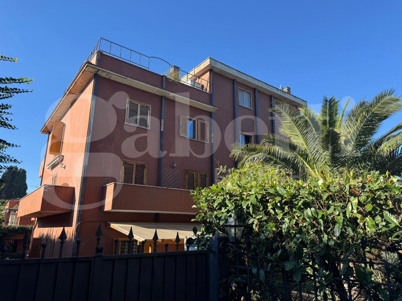 Trilocale con box doppio a Grottaferrata