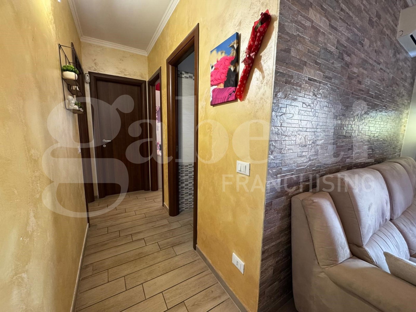 Trilocale con box a Marino