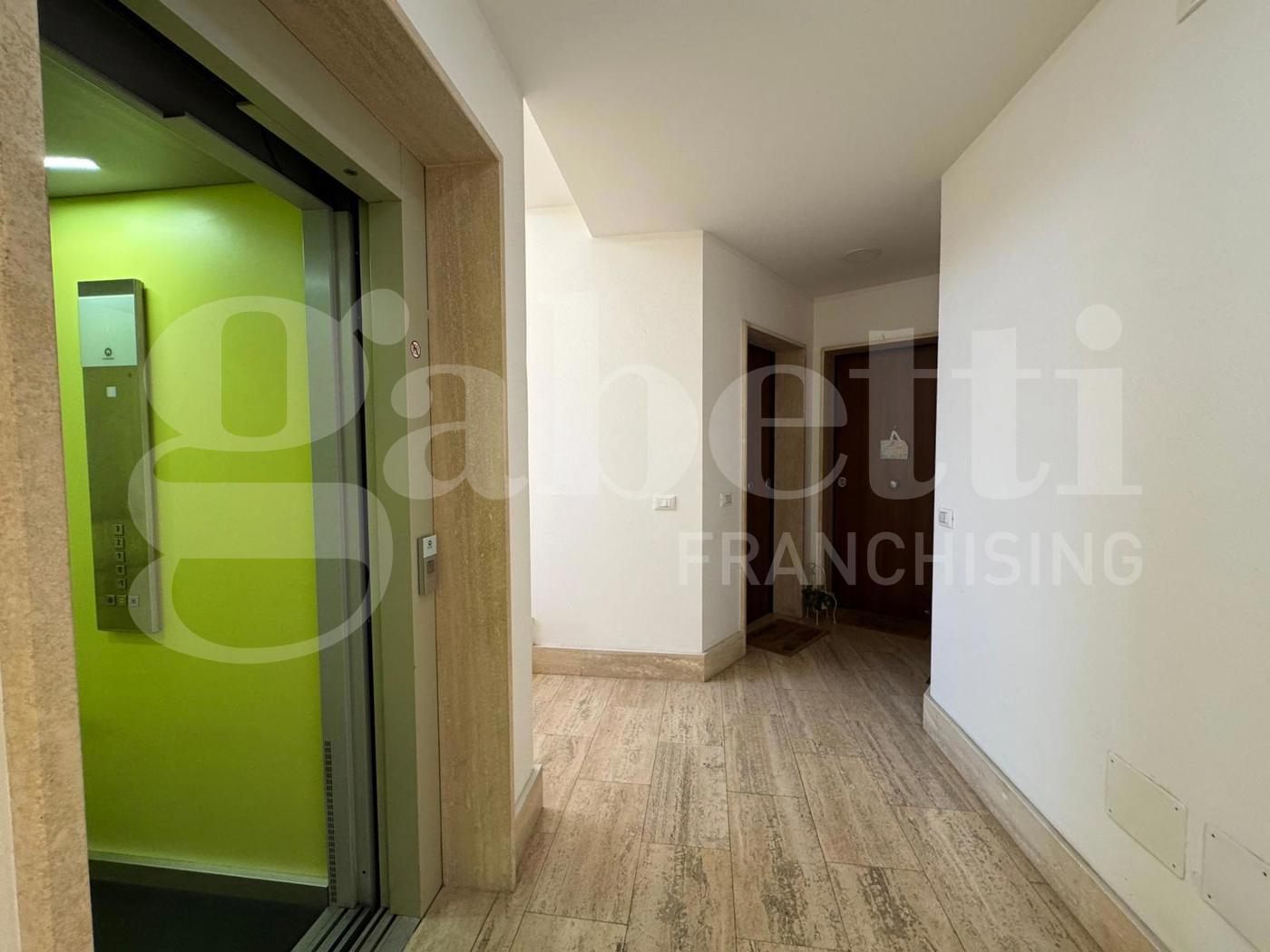 Trilocale con box a Marino