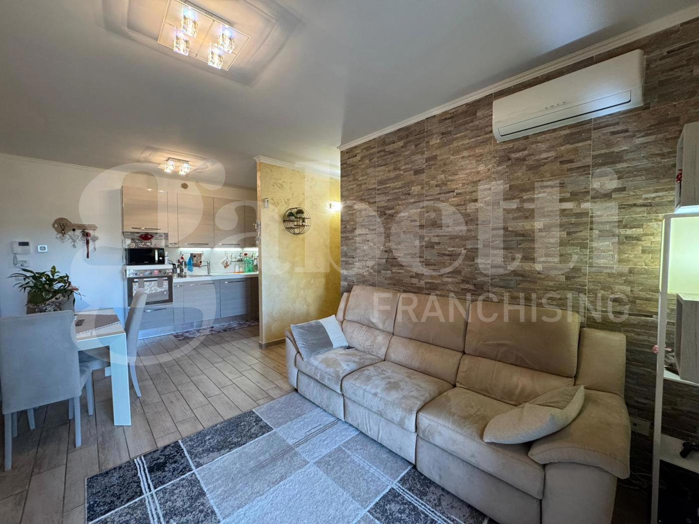 Trilocale con box a Marino